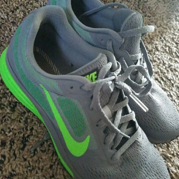 Nike running shoes - Picture 3 of 5